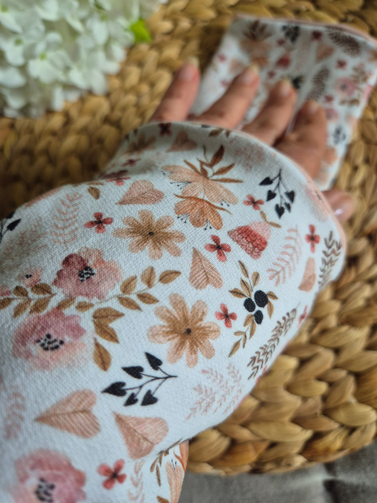 Reversible Blümchen Apricot Pulswärmer Armstulpen fingerlose Handschuhe für Erwachsene aus BioBaumwolljersey