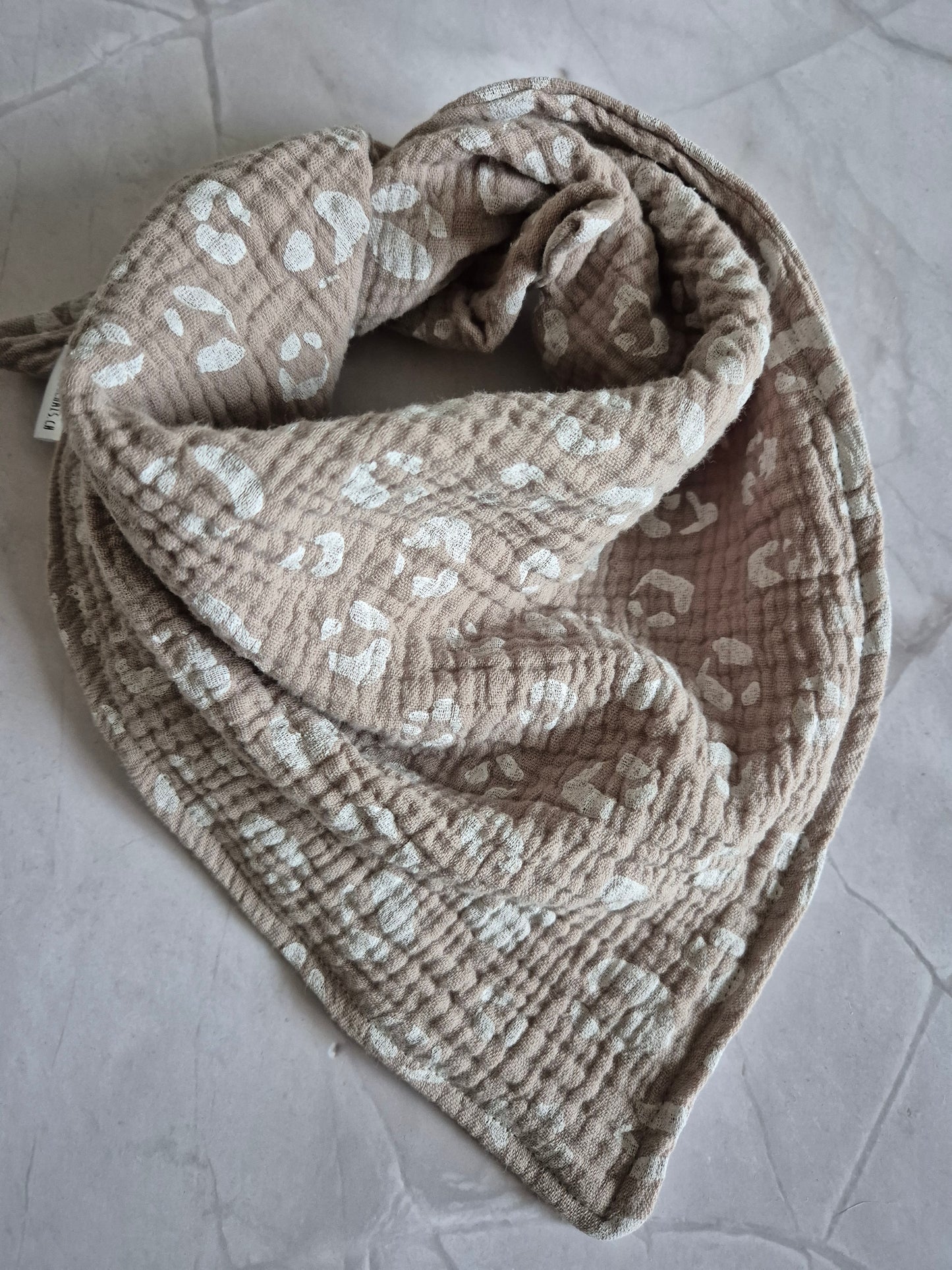 Kinderschals aus 100% Baumwollmusselin vegane Kinderkleider; Halstuch für Kinder; handmade, neutrale Farbrn, beige, Leo, Tiger, Blümchen, Eucalyptus