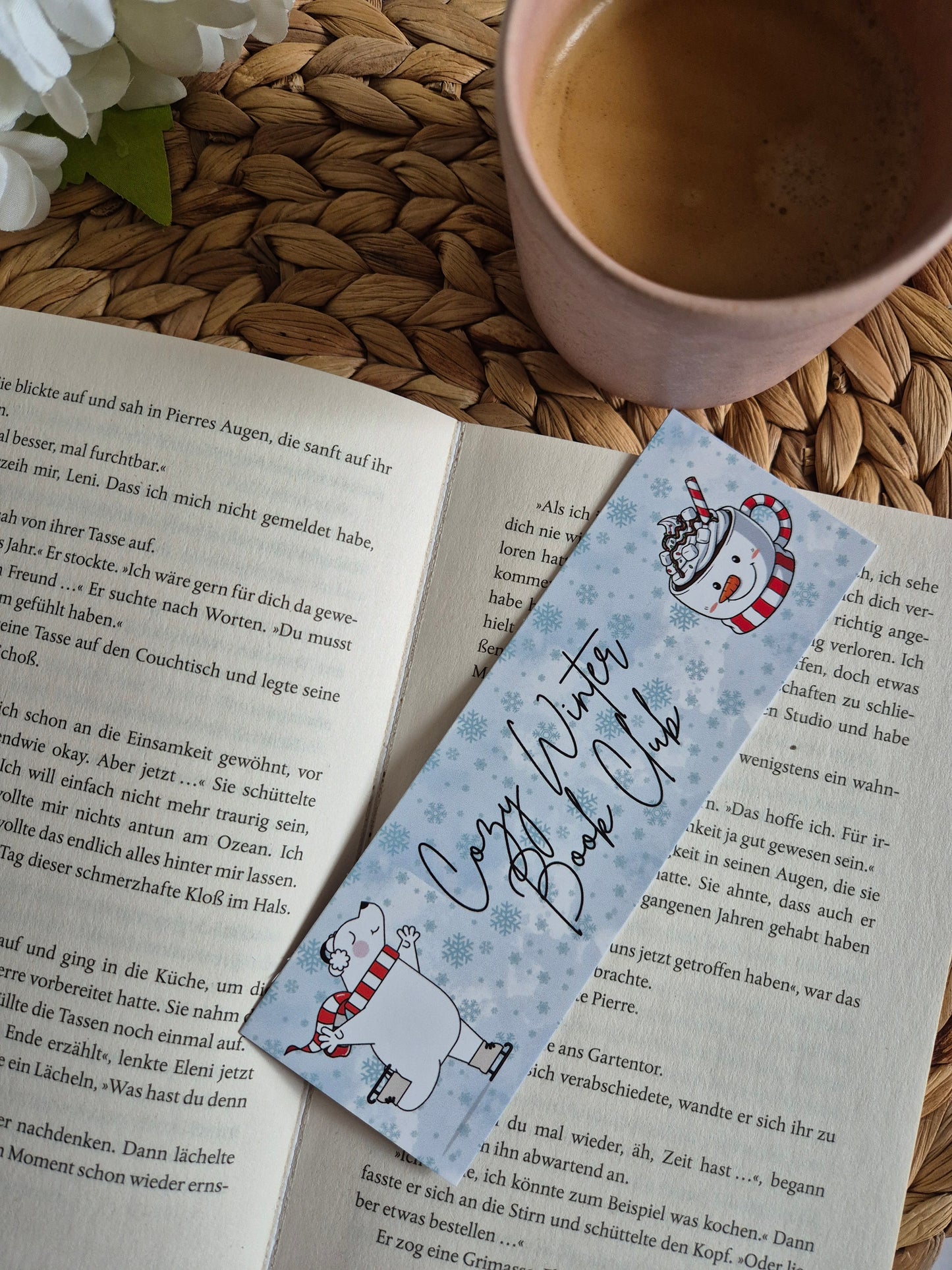 Lesezeichen Cozy Winter Book Clubauf hochwertigem Paper gedruckt