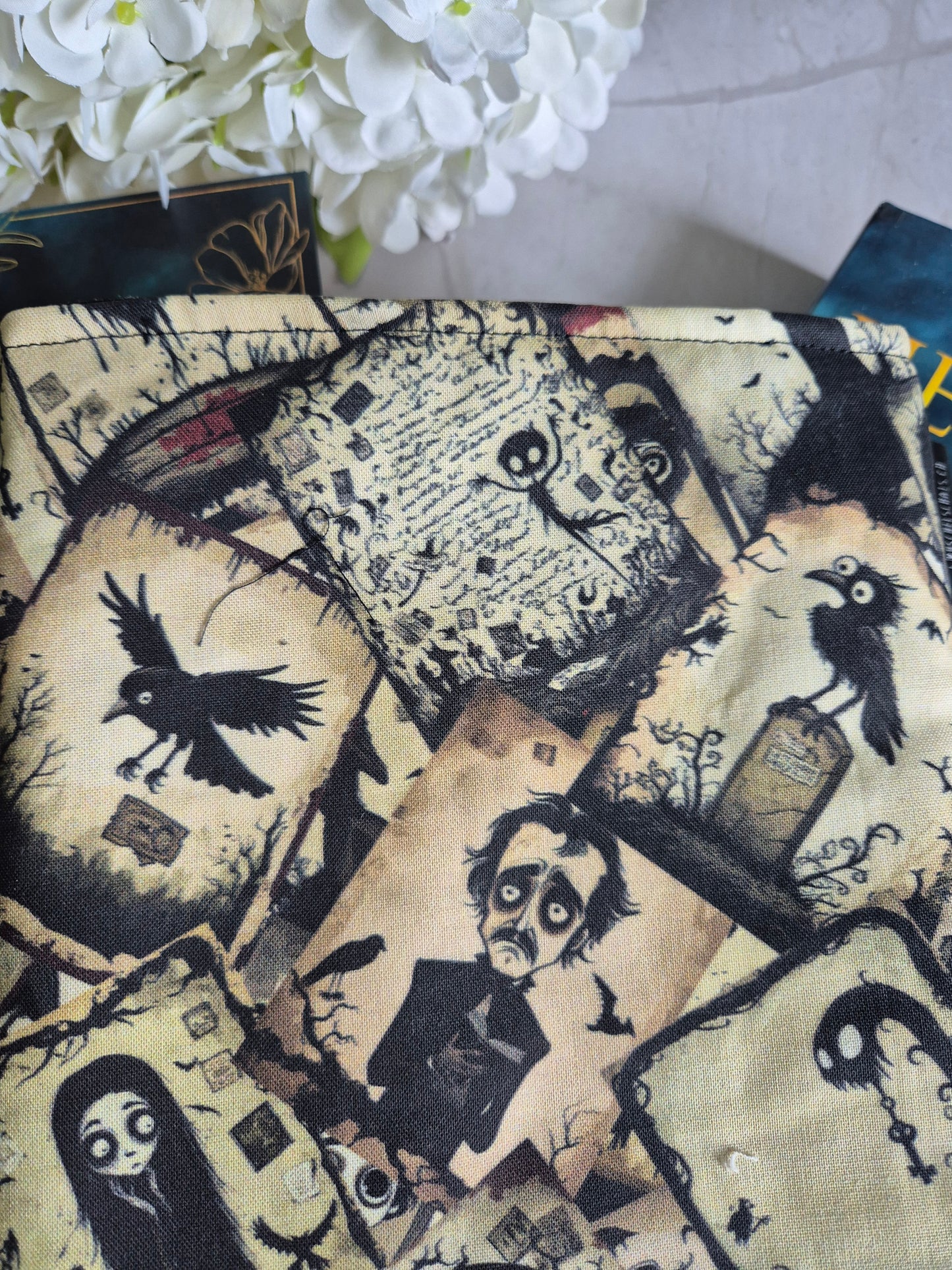 Dark Gothic cartoon Buchhülle Ereader Hülle - 3 Sizes - Handmade by me in Switzerland