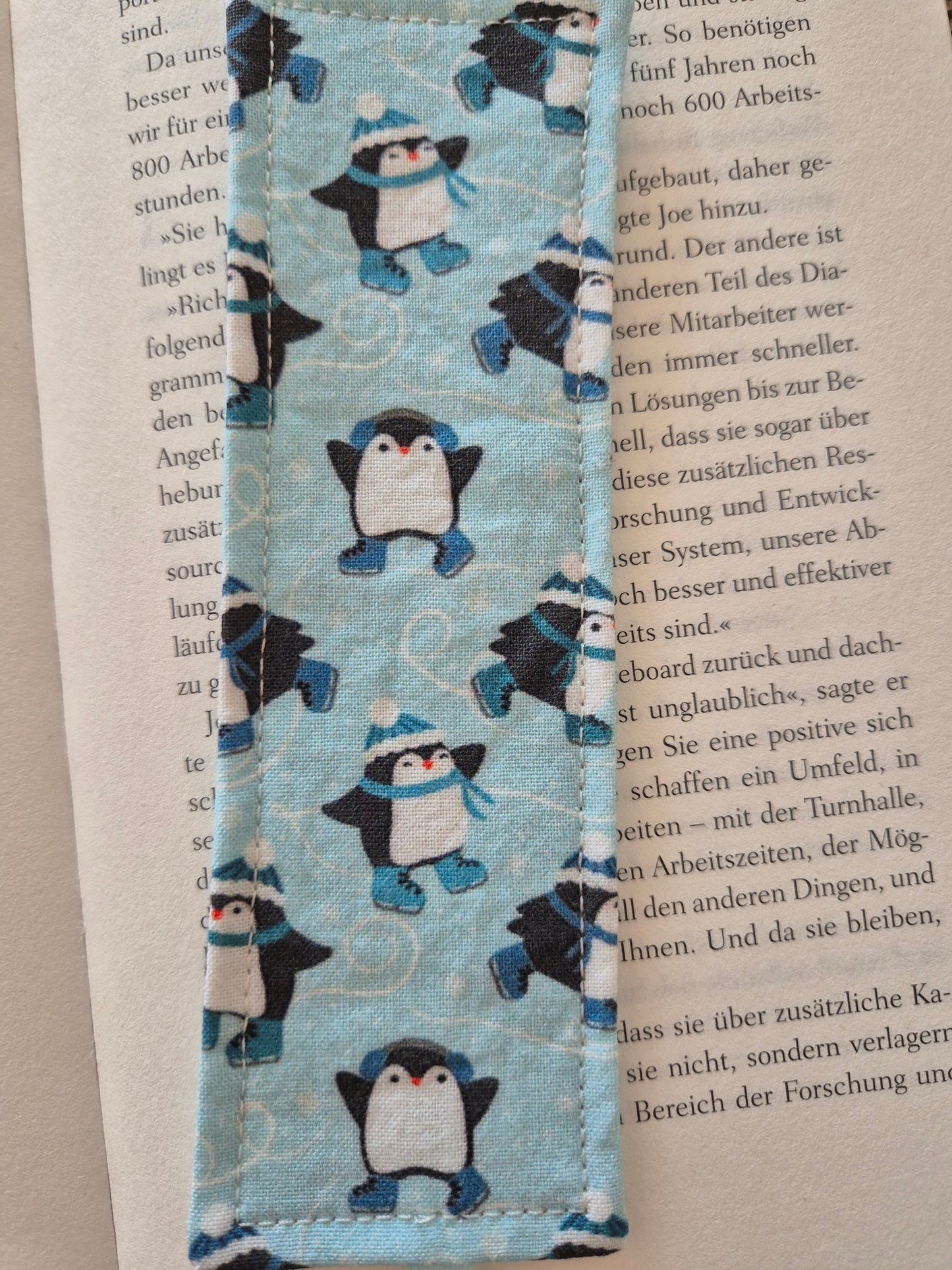 Lesezeichen Winter Pinguin Kawaii Design, handgenäht, doppelseitig, tolles Geschenk für Leseratten, Studenten und Journaling Fans vegan