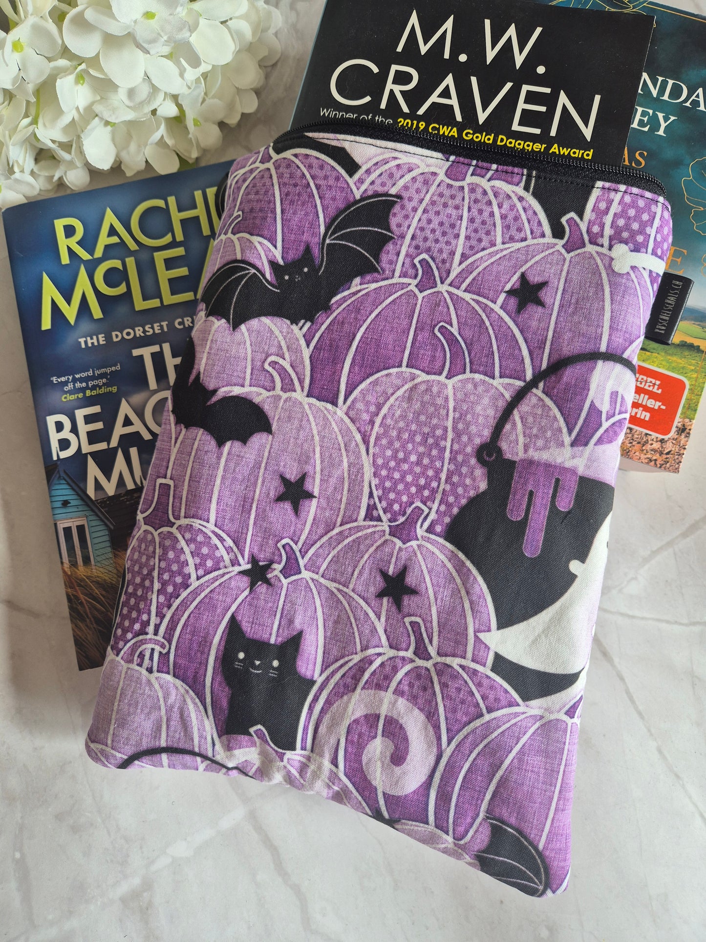 Gothic Halloween Purple Cat Pumpkin cartoon Buchhülle Ereader Hülle - 3 Sizes - Handmade by me in Switzerland