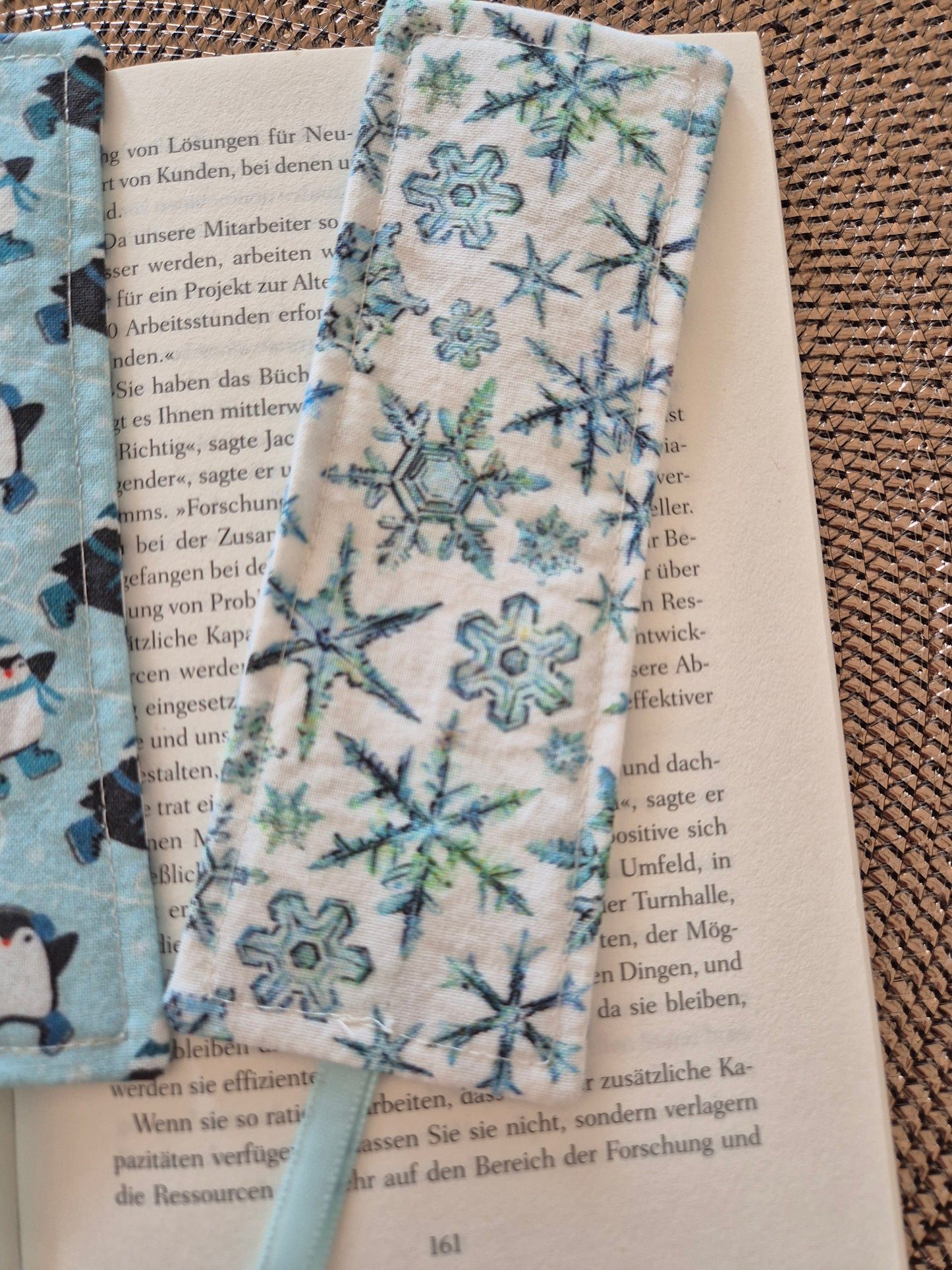 Lesezeichen Winter Pinguin Kawaii Design, handgenäht, doppelseitig, tolles Geschenk für Leseratten, Studenten und Journaling Fans vegan