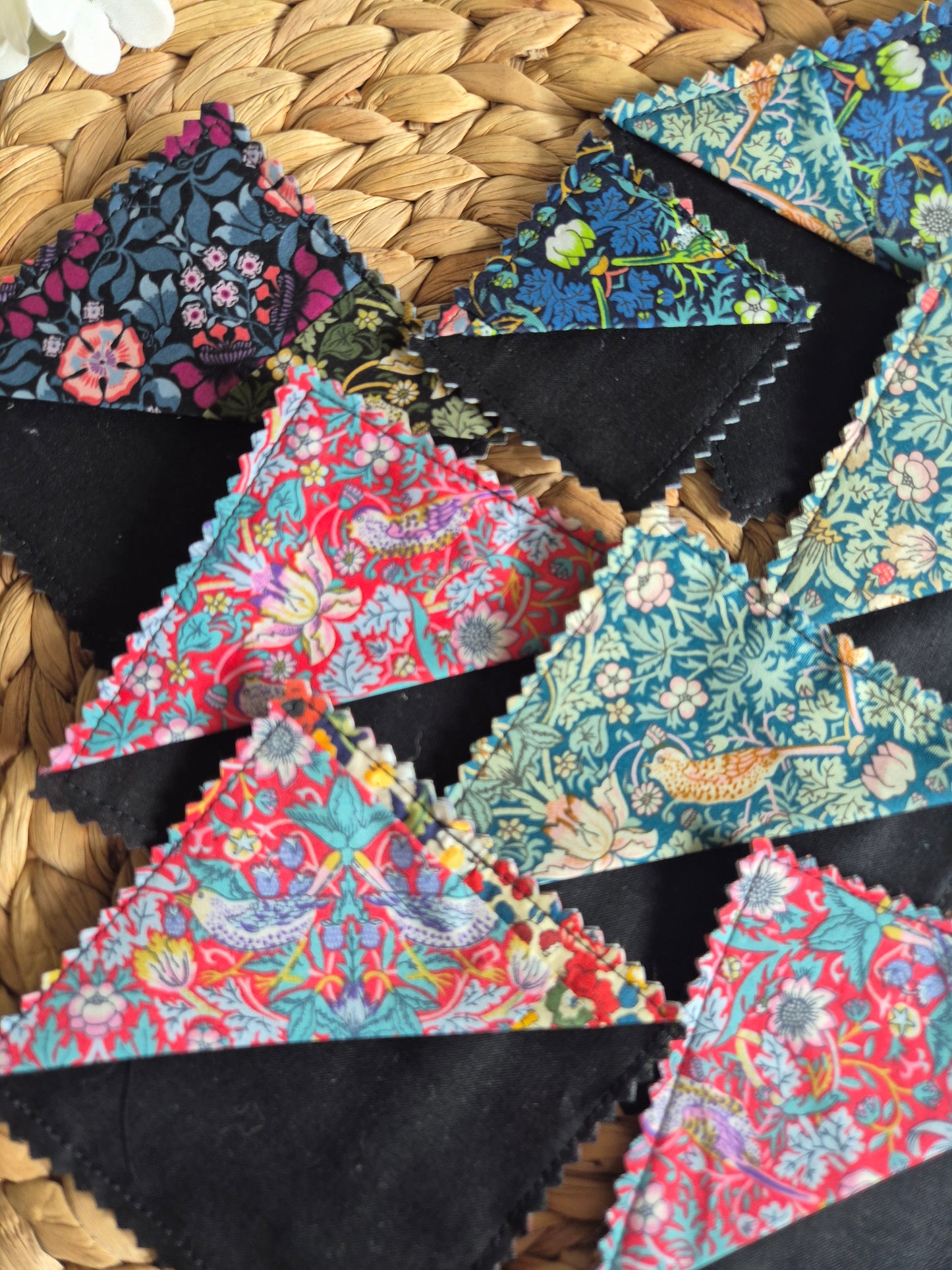Eck Lesezeichen aus Stoff aus Liberty Stoffen - upcycling - patchwork handmadecorner bookmark fabric, handmade, gift book lover