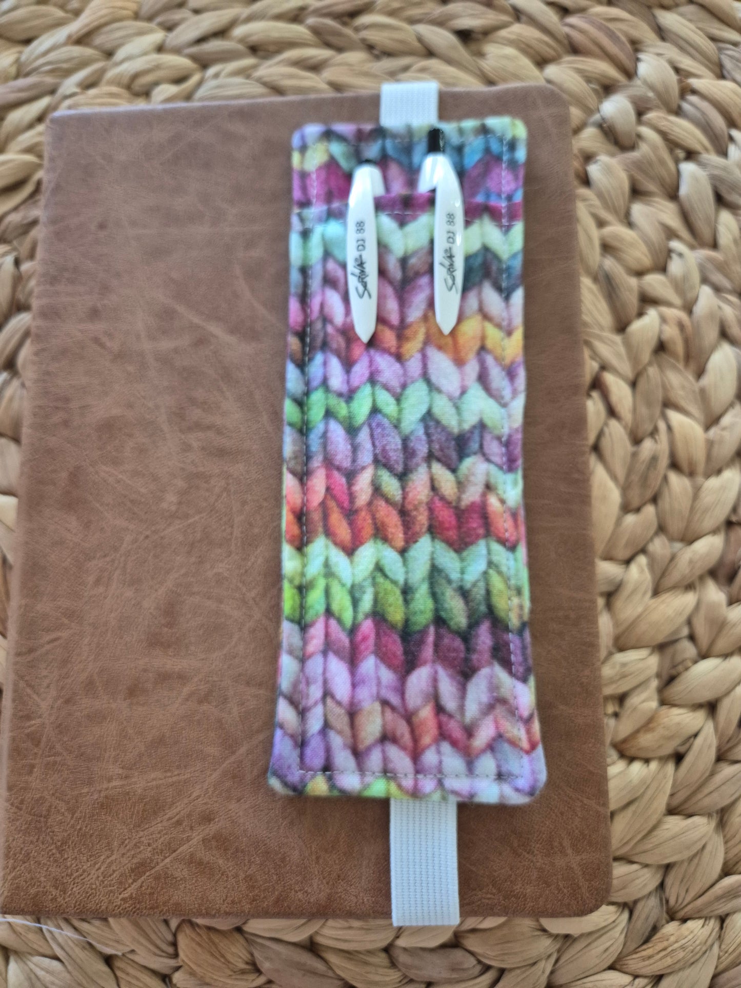 Stiftehalter Lesezeichen A5 Design, handgenäht,  tolles Geschenk für Lehrer, Studenten und Journaling Fans vegan