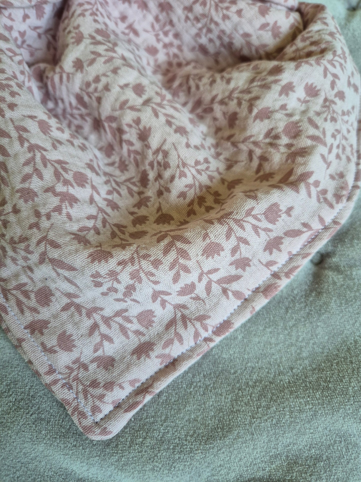 Kinderschal aus 100% Baumwollmusselin vegane Kinderkleider; Halstuch für Kinder; handmade, neutrale Farben, rosa, Blümchen