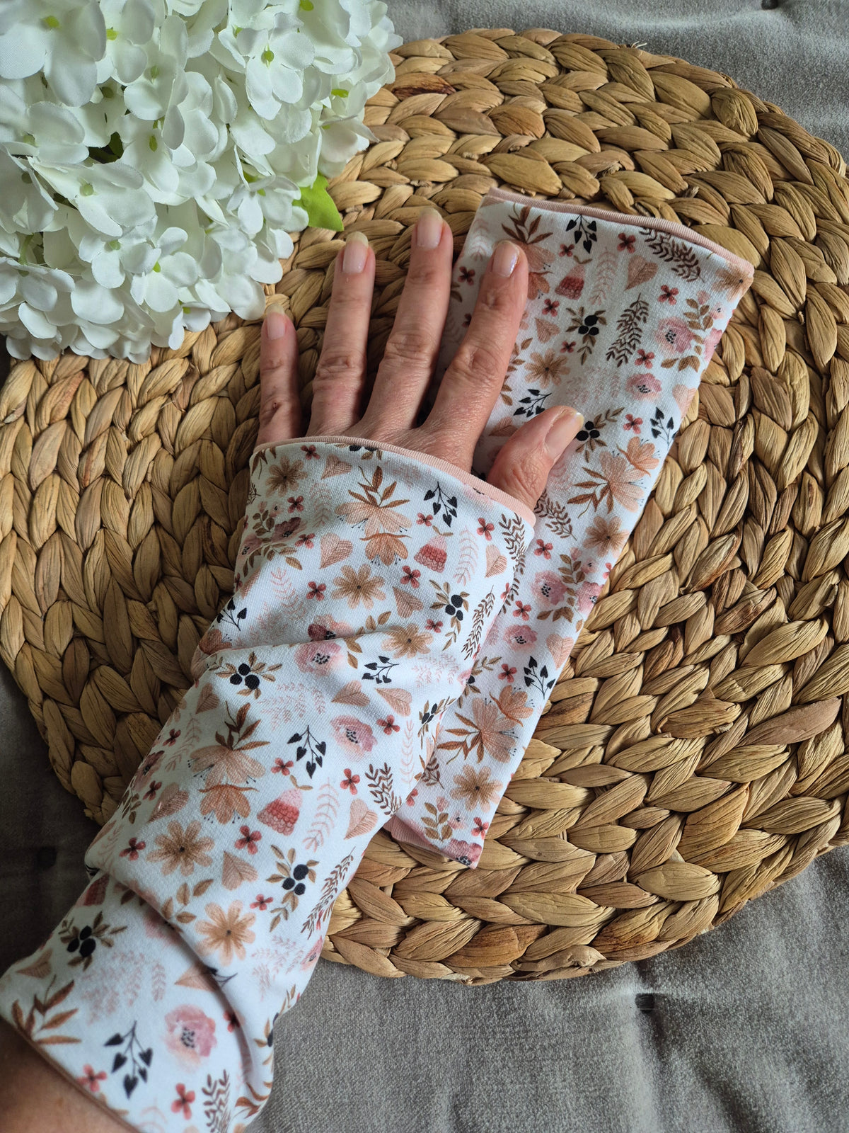 Reversible Blümchen Apricot Pulswärmer Armstulpen fingerlose Handschuhe für Erwachsene aus BioBaumwolljersey