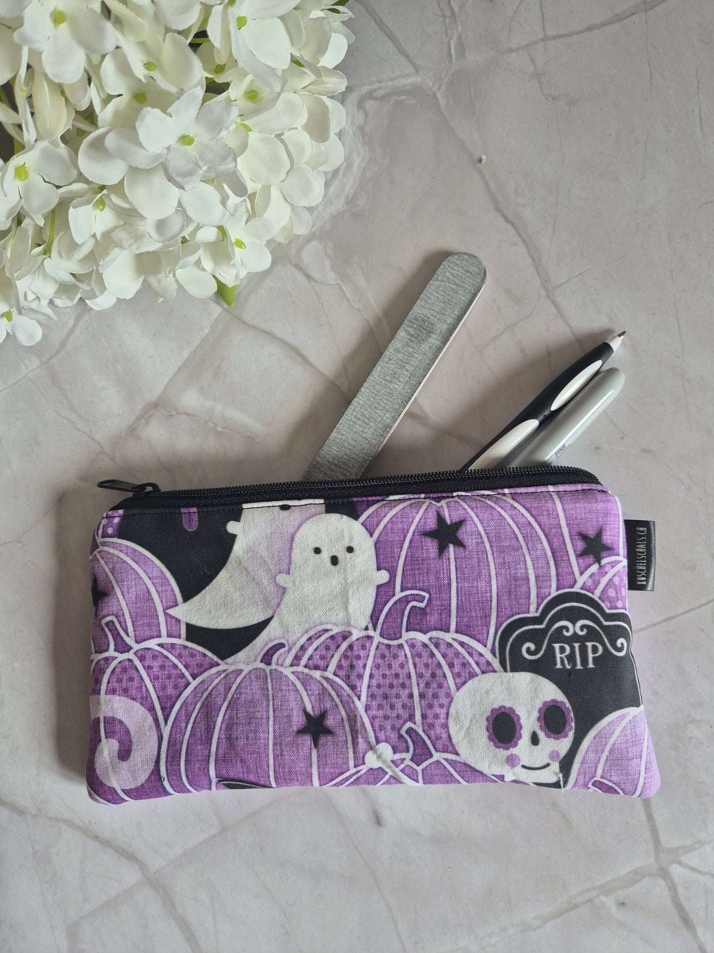 Stiftemäppchen Stifteetui gothic violett katze Kürbis Herbst Halloween  (12x20cm) Aufbewahrung von Kugelschreibern, Häkelnnadeln, Schere