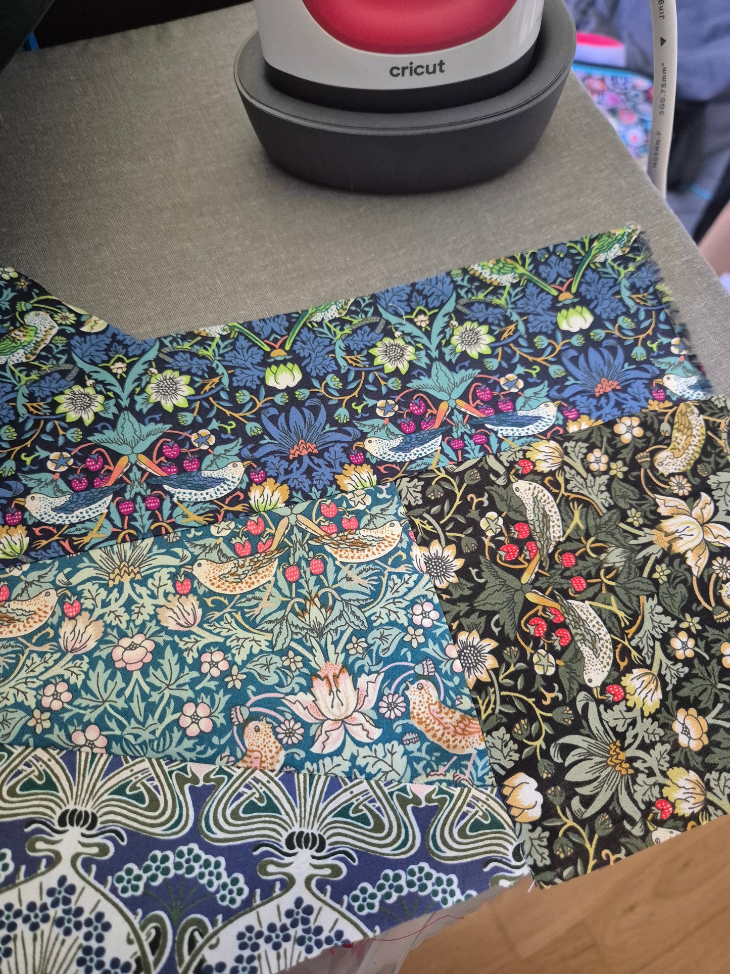 Eck Lesezeichen aus Stoff aus Liberty Stoffen - upcycling - patchwork handmadecorner bookmark fabric, handmade, gift book lover
