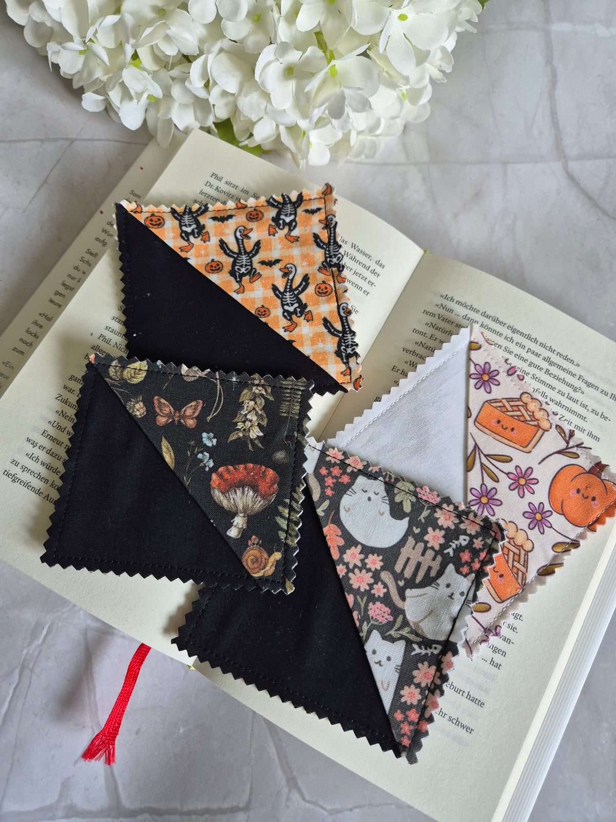 Eck Lesezeichen aus Stoff Herbst Halloween Spooky - patchwork handmadecorner bookmark fabric, handmade, gift book lover (Kopie)
