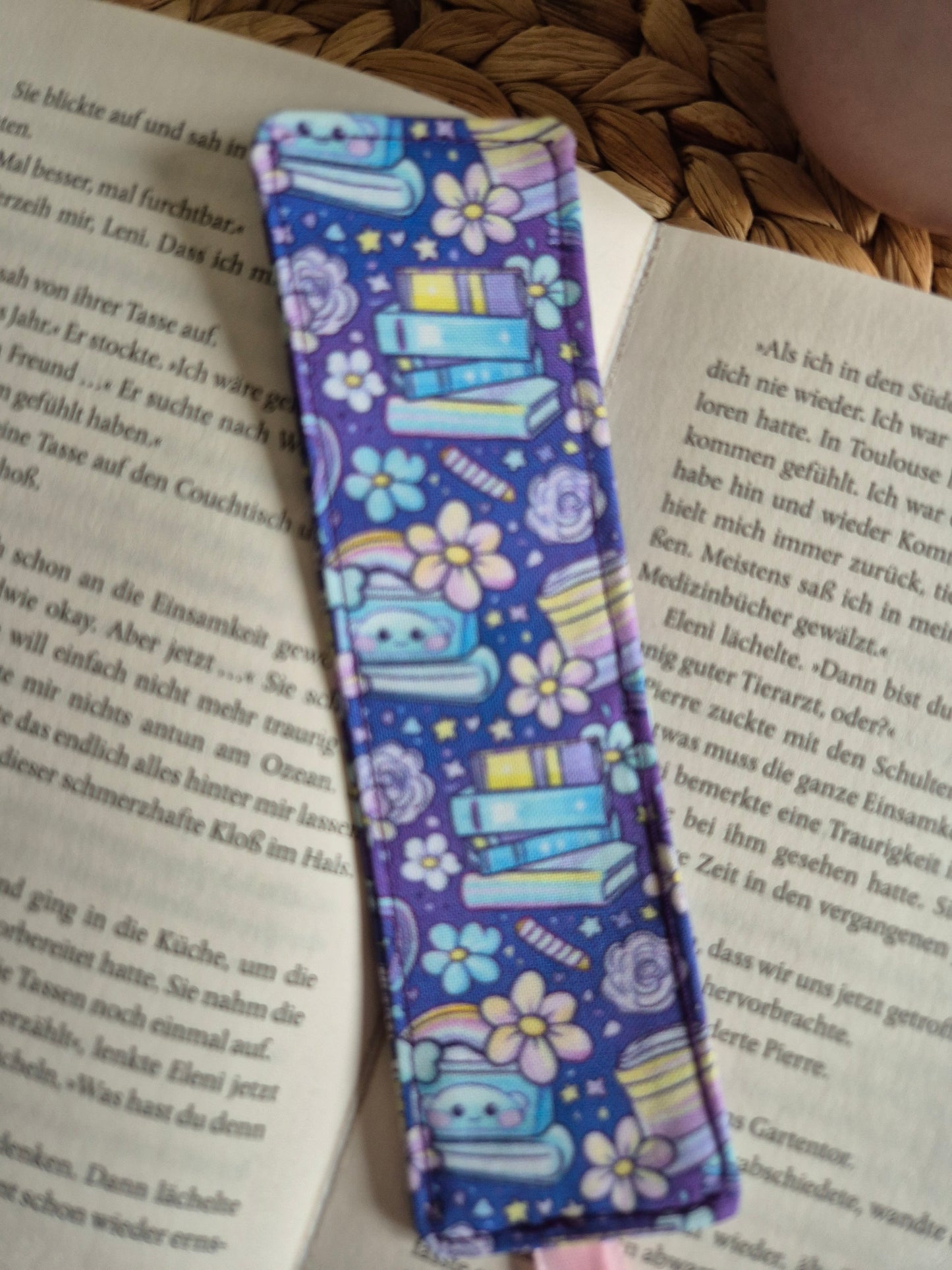 Lesezeichen kawaii Design, handgenäht, cute Kawaii doppelseitig, tolles Geschenk für Leseratten, Studenten und Journaling Fans