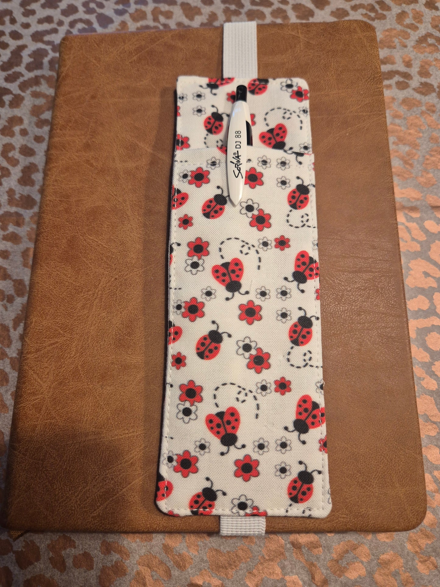 Stiftehalter Lesezeichen A5 Design, handgenäht, doppelseitig, tolles Geschenk für Leseratten, Studenten und Journaling Fans vegan