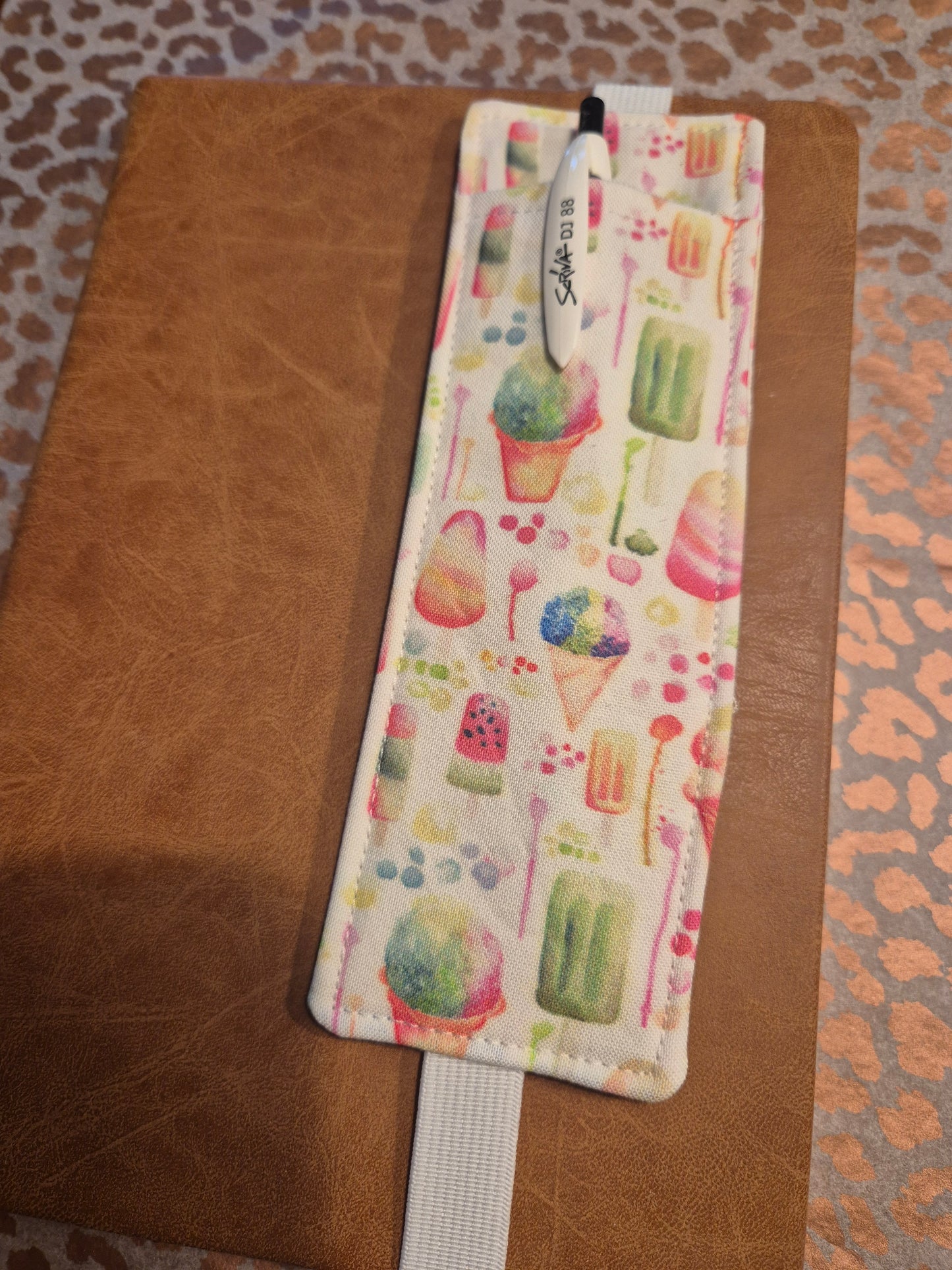 Stiftehalter Lesezeichen A5 Design, handgenäht, doppelseitig, tolles Geschenk für Leseratten, Studenten und Journaling Fans vegan