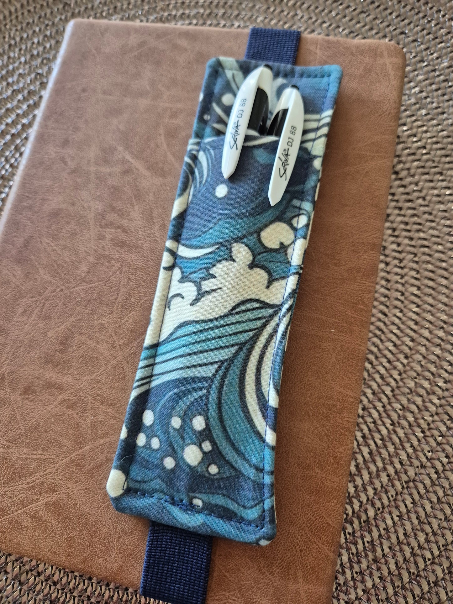 Stiftehalter Lesezeichen A5 Design, handgenäht, doppelseitig, tolles Geschenk für Lehrer, Studenten und Journaling Fans vegan