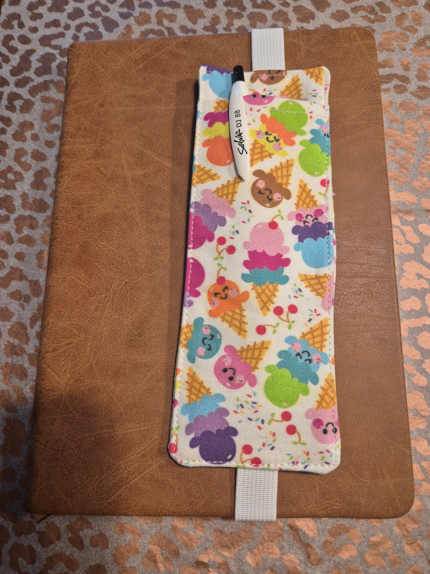 Stiftehalter Lesezeichen A5 Design, handgenäht, doppelseitig, tolles Geschenk für Leseratten, Studenten und Journaling Fans vegan