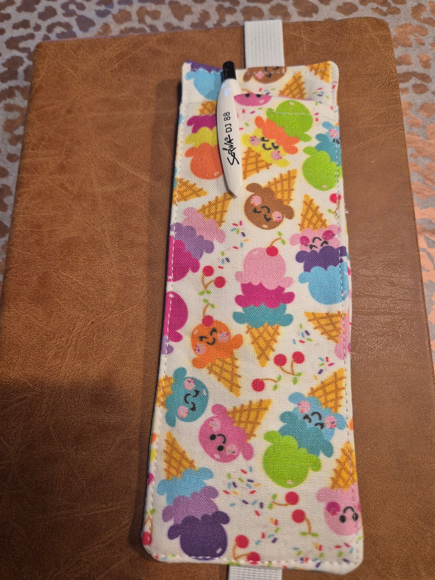 Stiftehalter Lesezeichen A5 Design, handgenäht, doppelseitig, tolles Geschenk für Leseratten, Studenten und Journaling Fans vegan