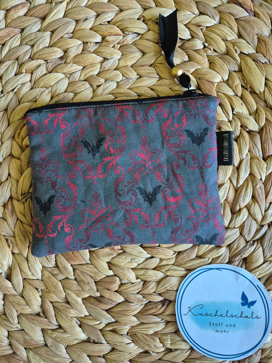 Kleines handgemachtes Stofftäschchen (11x14 cm) im Gothic Design. Vielseitig nutzbar: Kartenetui, Kosmetiktasche oder Mini-Geldbörse