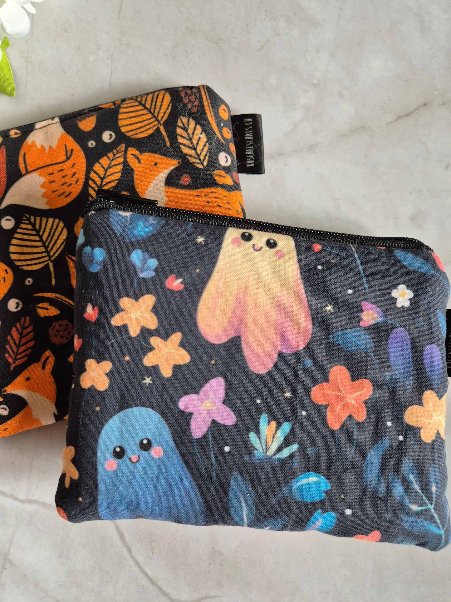 Kleines handgemachtes Stofftäschchen (12.5x15.5 cm). Vielseitig nutzbar: Kartenetui, Kosmetiktasche oder Mini-Geldbörse