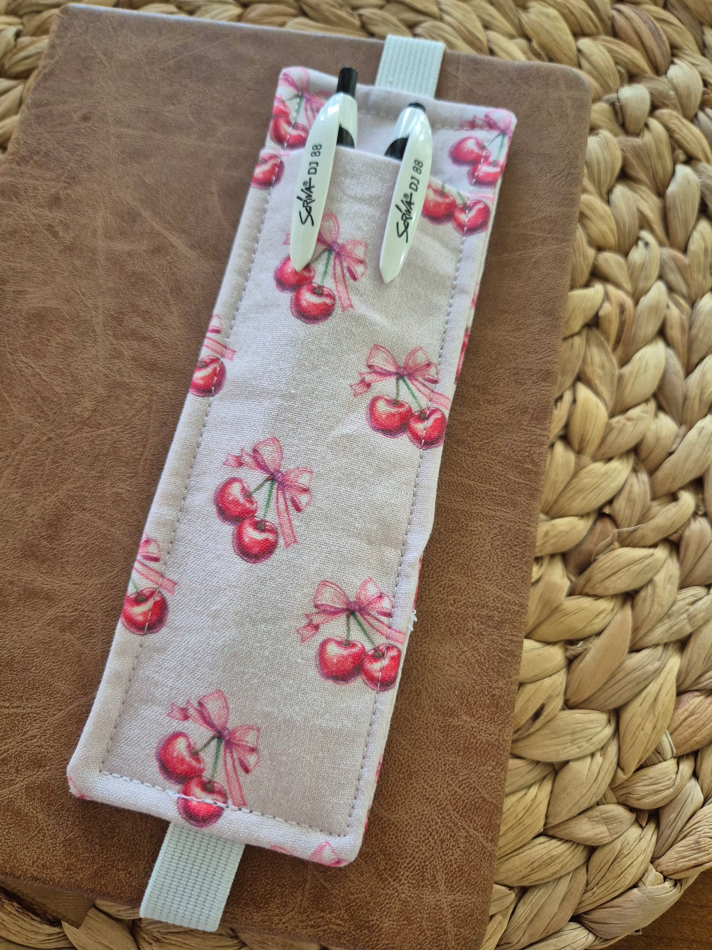Stiftehalter Lesezeichen A5 Design, handgenäht, doppelseitig, tolles Geschenk für Lehrer, Studenten und Journaling Fans vegan