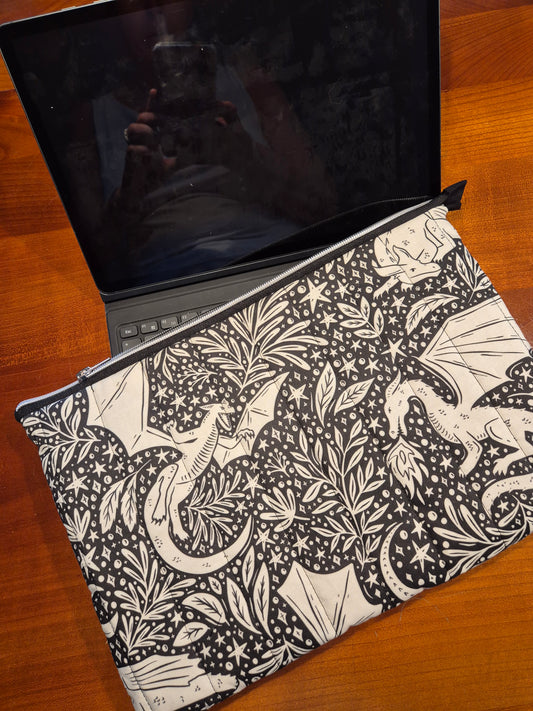 Tablet und Laptop Sleeve, gequiltet im wunderschönen Design "Drachen Liebe"