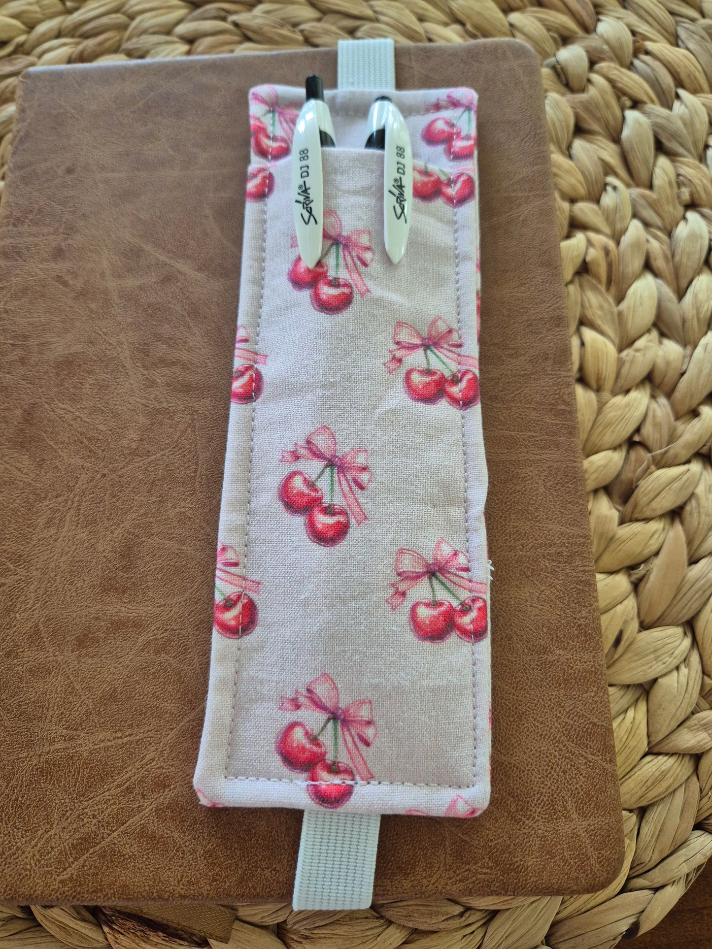 Stiftehalter Lesezeichen A5 Design, handgenäht, doppelseitig, tolles Geschenk für Lehrer, Studenten und Journaling Fans vegan