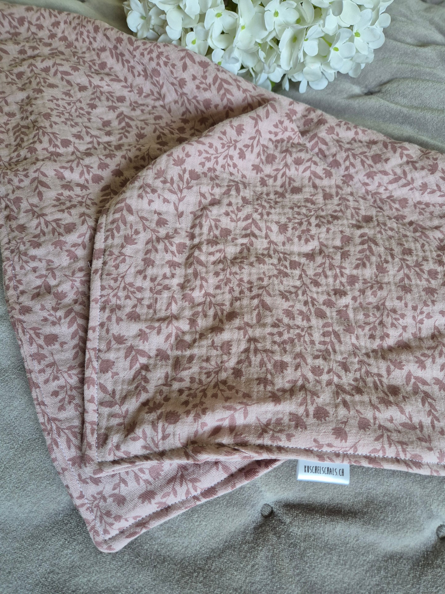 Kinderschal aus 100% Baumwollmusselin vegane Kinderkleider; Halstuch für Kinder; handmade, neutrale Farben, rosa, Blümchen