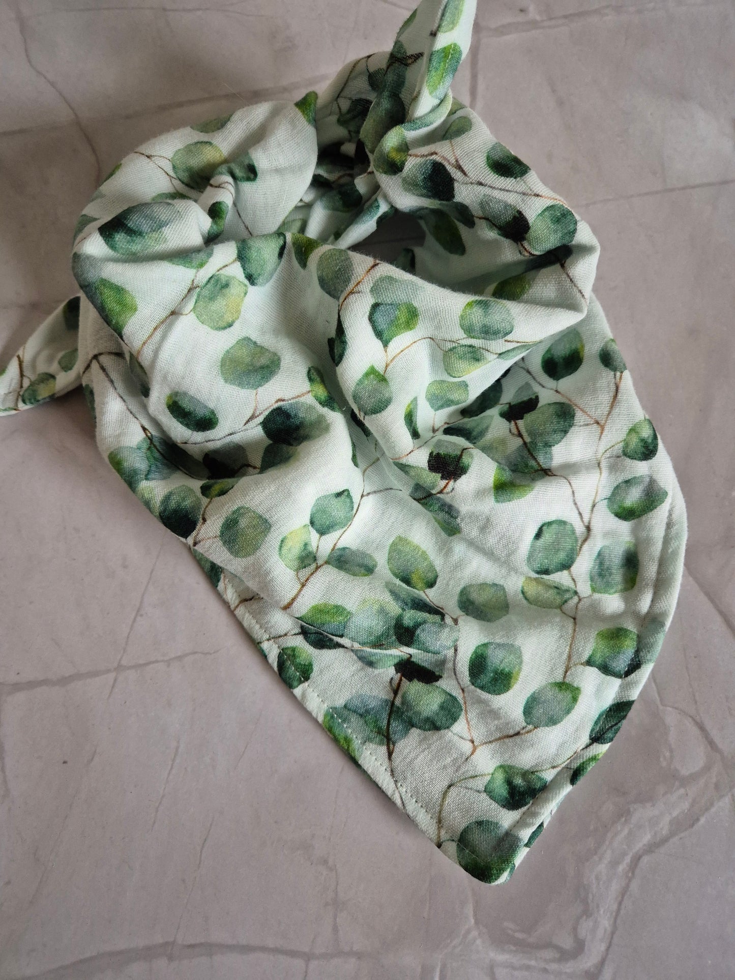 Kinderschals aus 100% Baumwollmusselin vegane Kinderkleider; Halstuch für Kinder; handmade, neutrale Farbrn, beige, Leo, Tiger, Blümchen, Eucalyptus