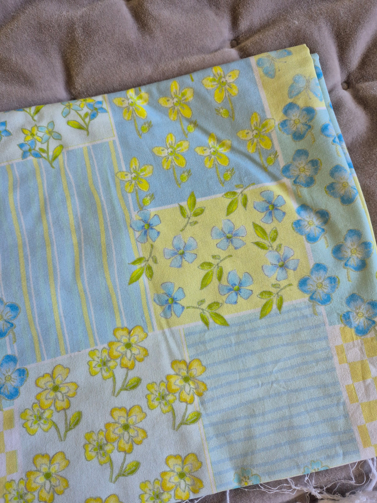 Kleines handgemachtes Stofftäschchen Blumendesigns(12.5x15.5 cm). Vielseitig nutzbar: Kartenetui, Kosmetiktasche oder Mini-Geldbörse (Kopie)