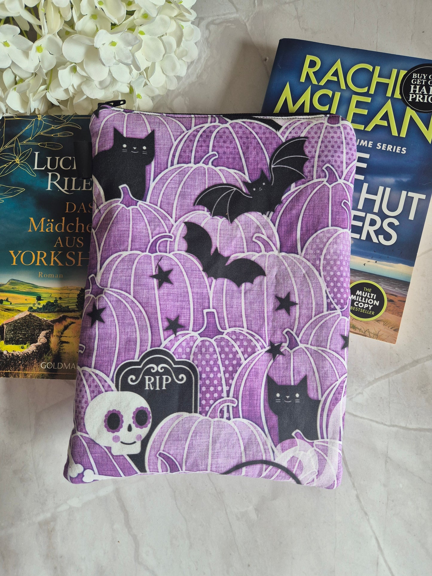 Gothic Halloween Purple Cat Pumpkin cartoon Buchhülle Ereader Hülle - 3 Sizes - Handmade by me in Switzerland