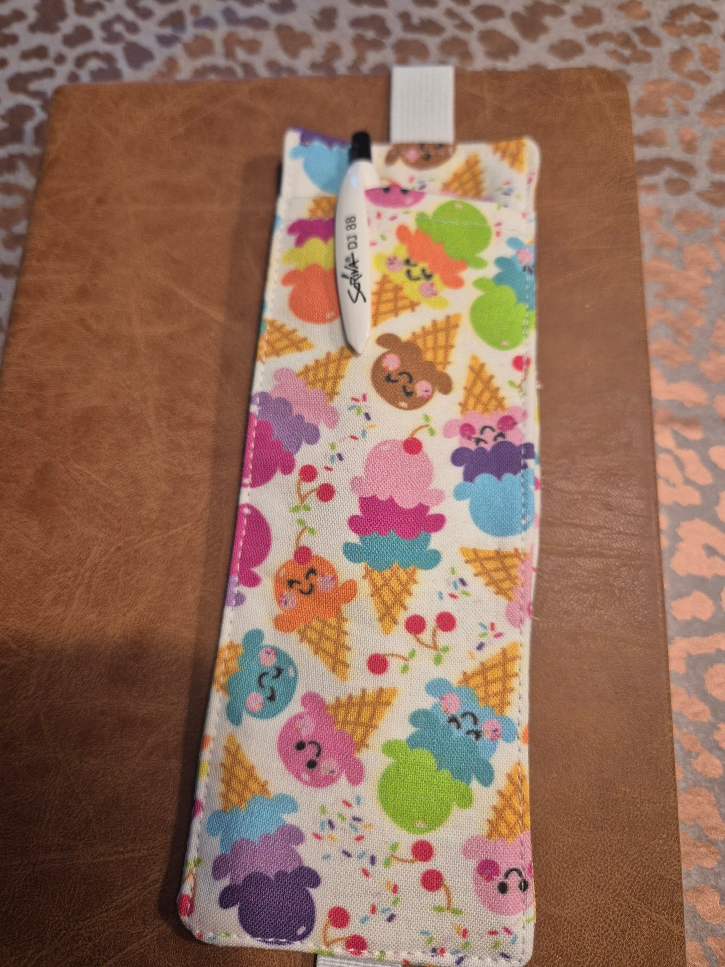 Stiftehalter Lesezeichen A5 Design, handgenäht, doppelseitig, tolles Geschenk für Leseratten, Studenten und Journaling Fans vegan