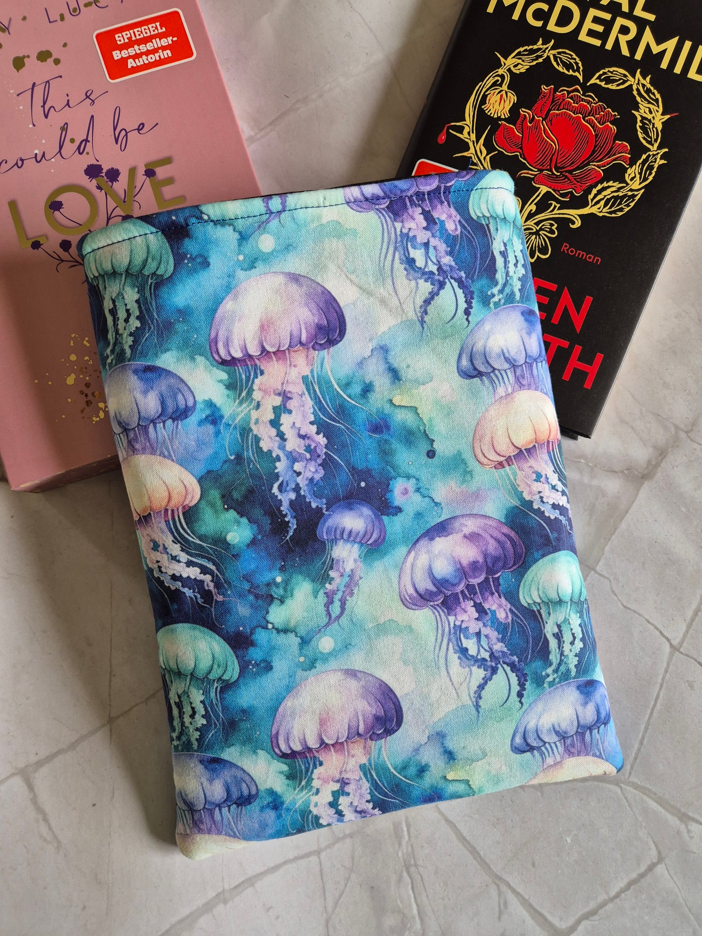Jelly Fish Mermaid Aquarell Sealover Buchhülle Ereader Hülle - 3 Sizes - Handmade by me in Switzerland