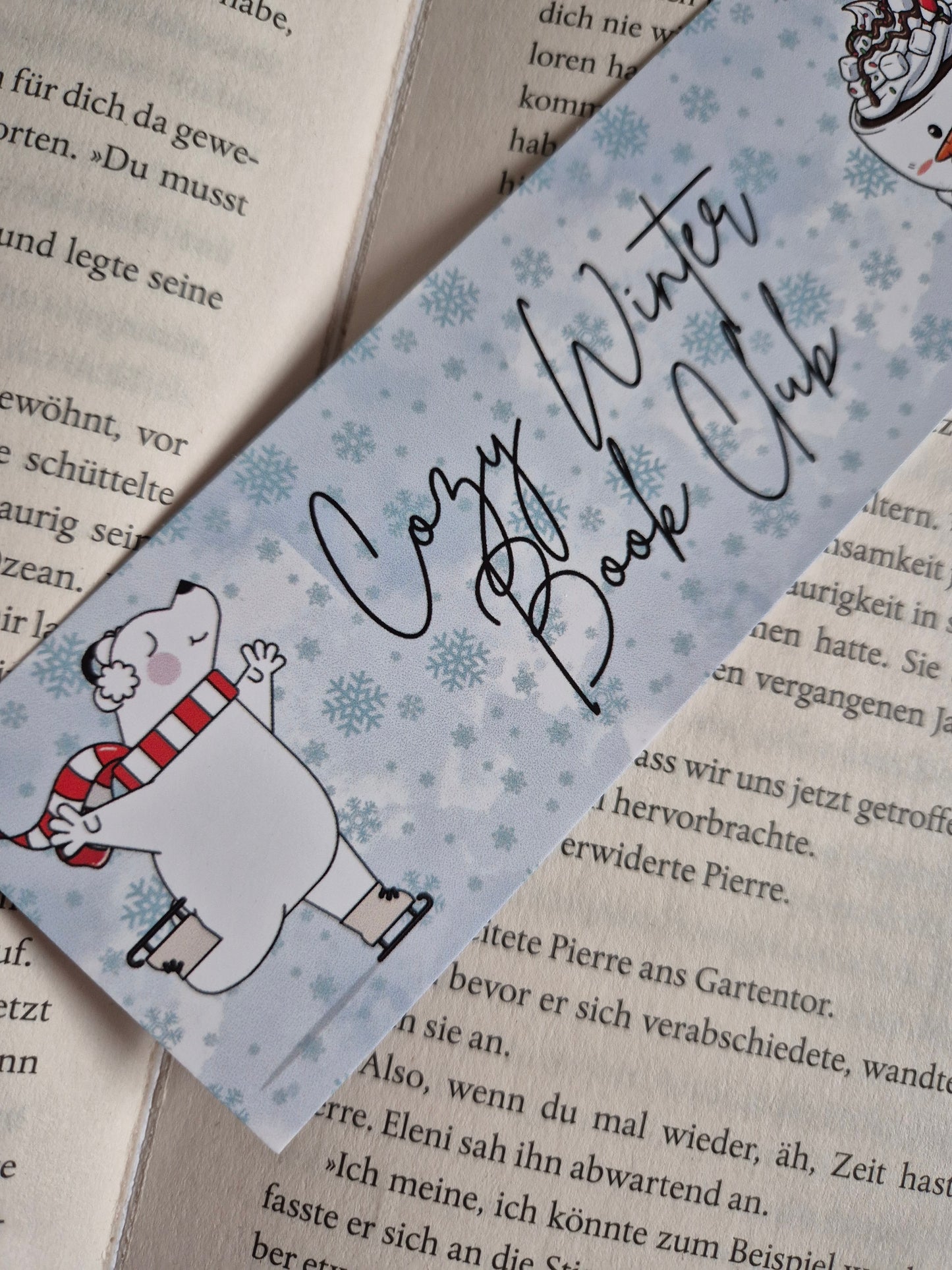 Lesezeichen Cozy Winter Book Clubauf hochwertigem Paper gedruckt