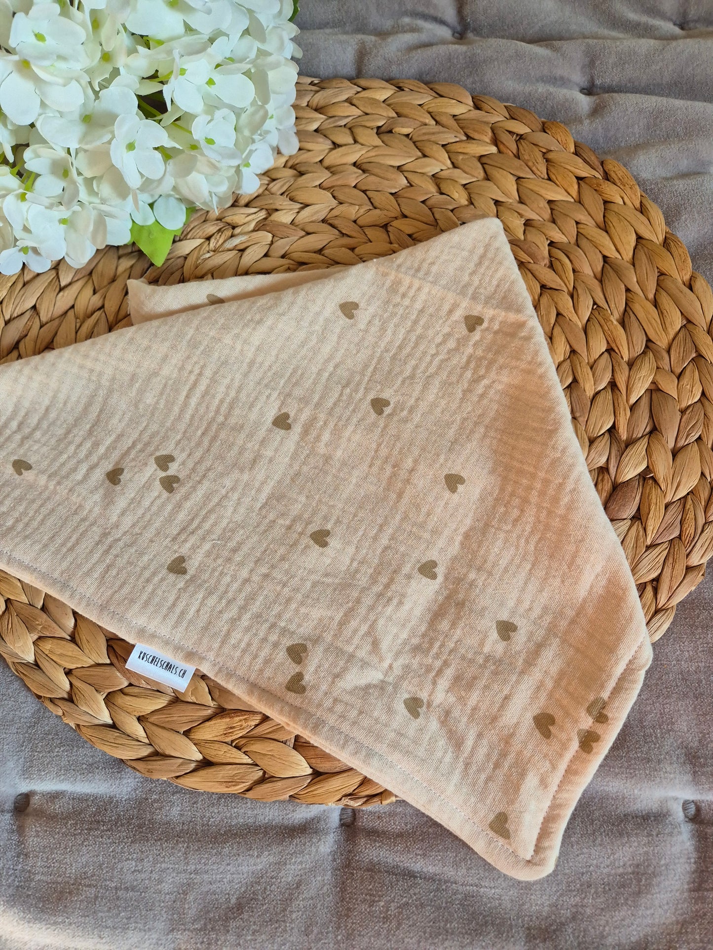 Kinderschal aus 100% Baumwollmusselin vegane Kinderkleider; Halstuch für Kinder; handmade, neutrale Farben, beige Herzen Herzli