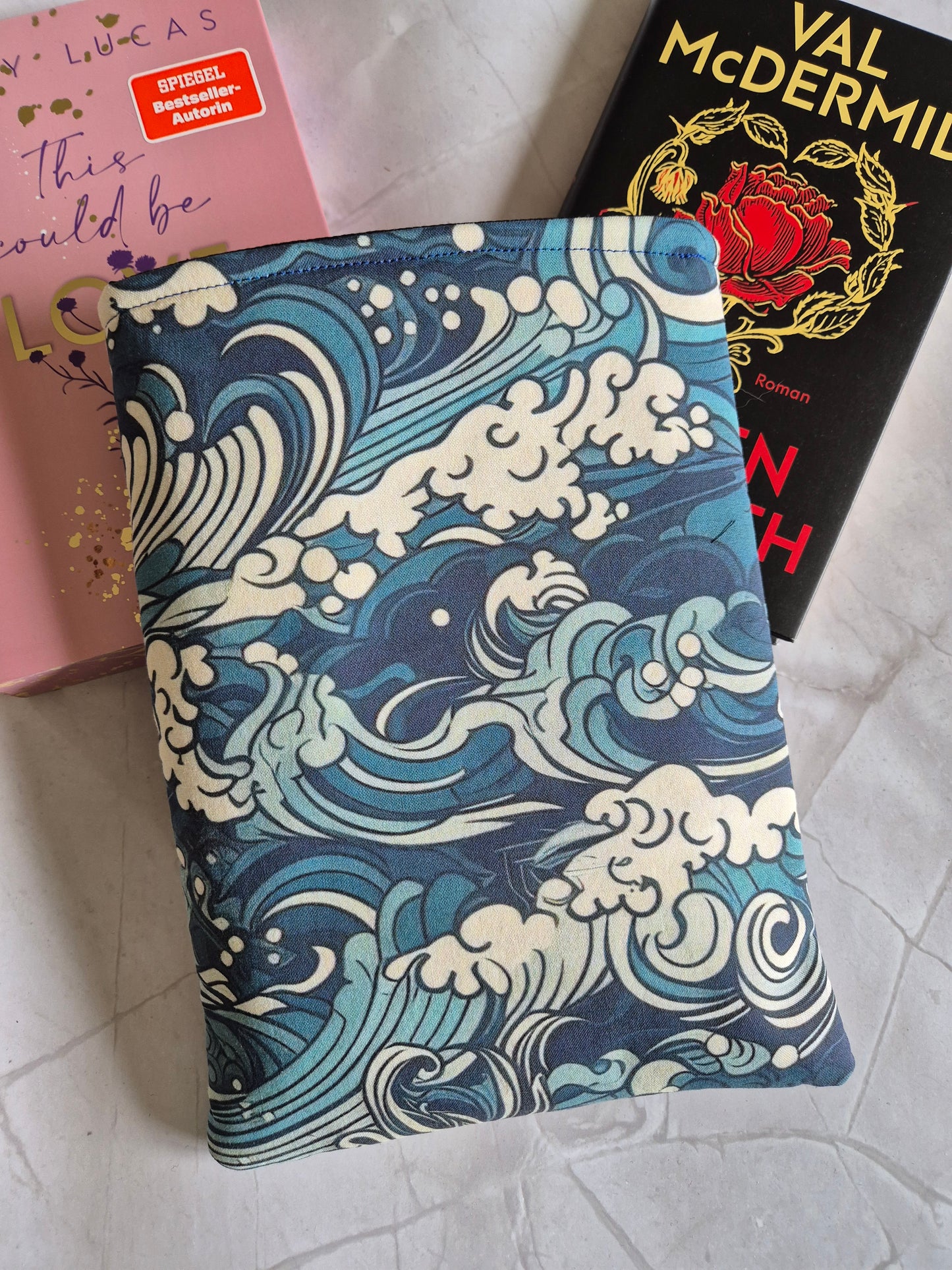 Sea Waves Storm Sealover Buchhülle Ereader Hülle - 3 Sizes - Handmade by me in Switzerland (Kopie) (Kopie)