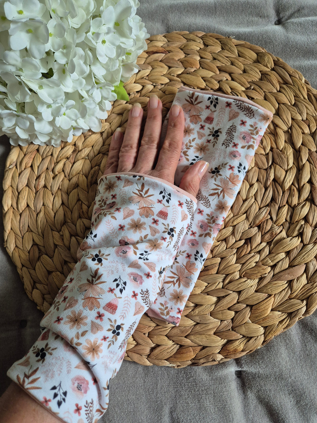 Reversible Blümchen Apricot Pulswärmer Armstulpen fingerlose Handschuhe für Erwachsene aus BioBaumwolljersey