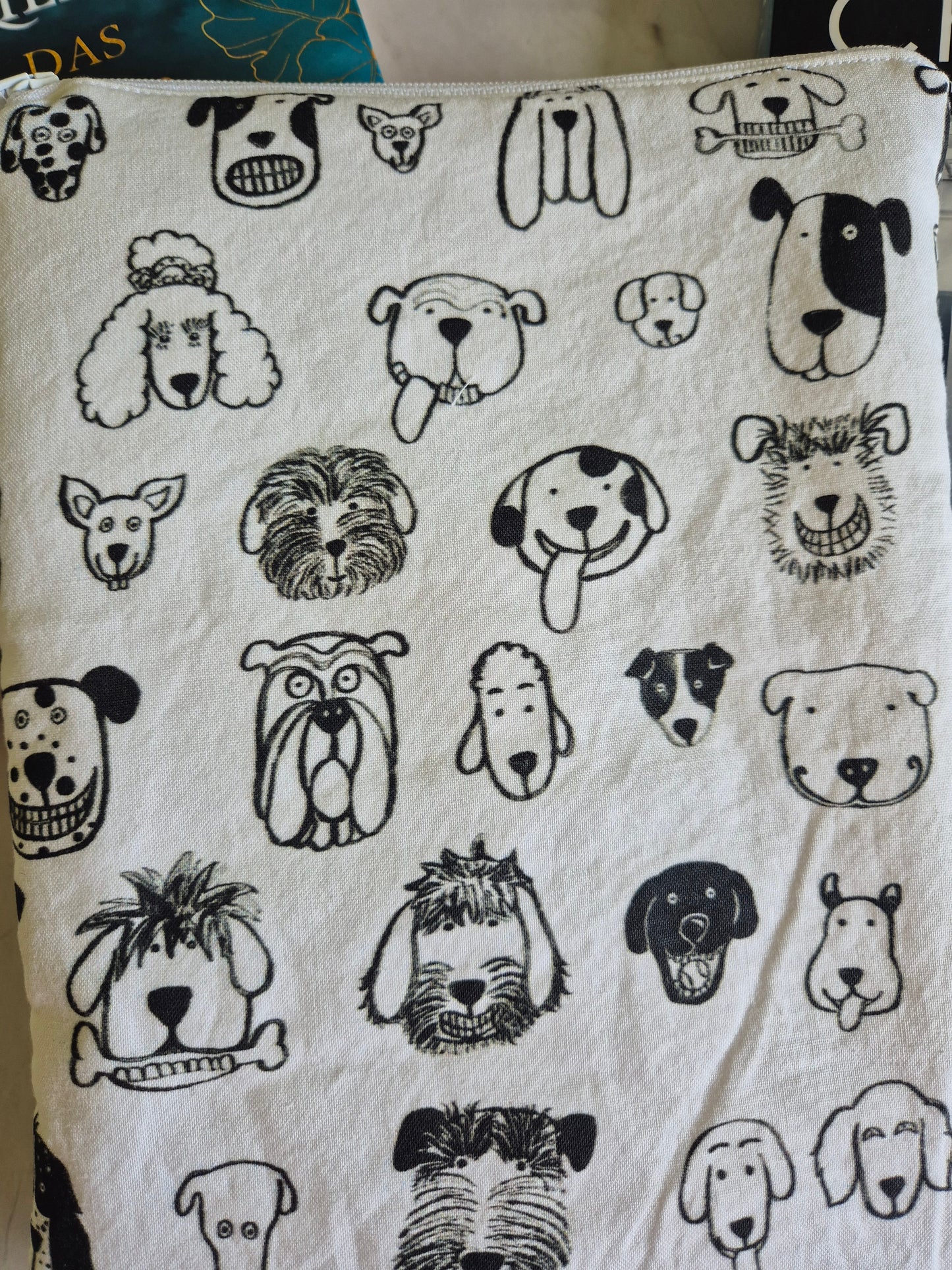 Dog Buchhülle Ereader Hülle - 3 Sizes - Handmade by me in Switzerland Cartoon Print